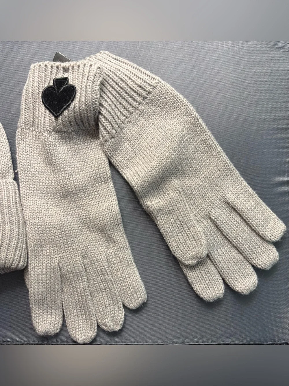 ♠️kate spade♠️ SET OF: Heather Gray Flocked Spade Beanie Hat and Knit Gloves